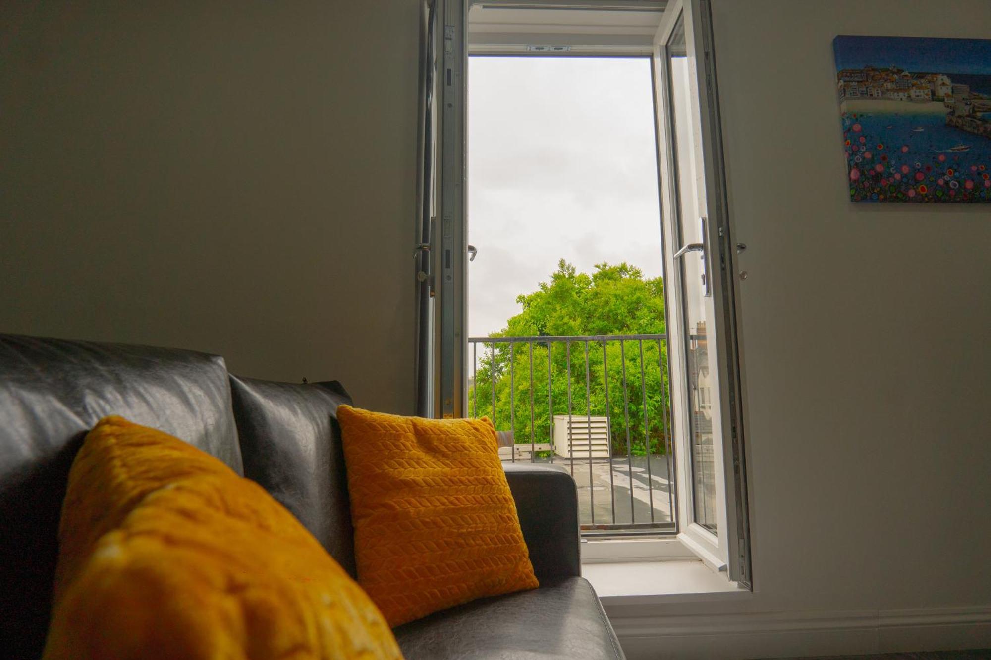 Modern Apartments Near Cardiff City Centre エクステリア 写真
